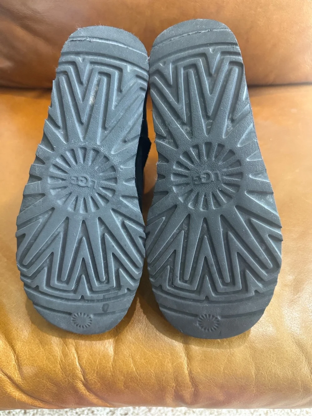 UGG classic mini logo boots
